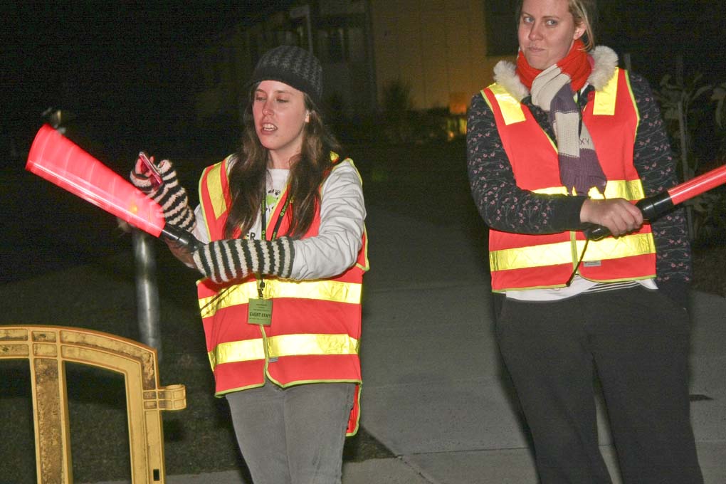 GB-_405-Finish Area, Volunteers Laura + Alicia.jpg